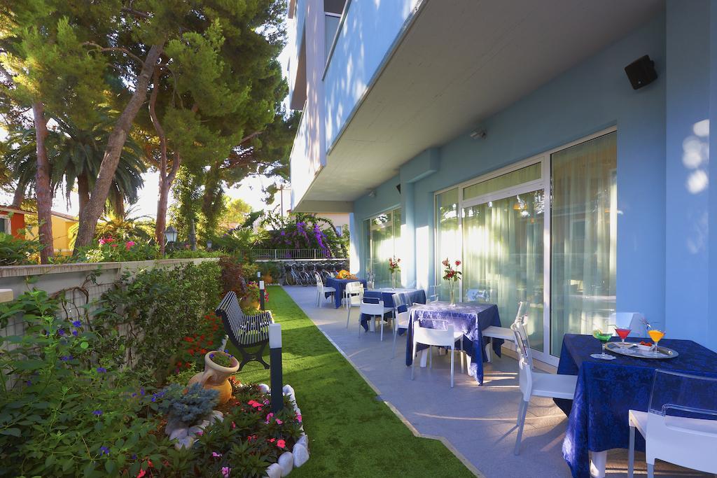 Aurea Hotel Торторето Экстерьер фото